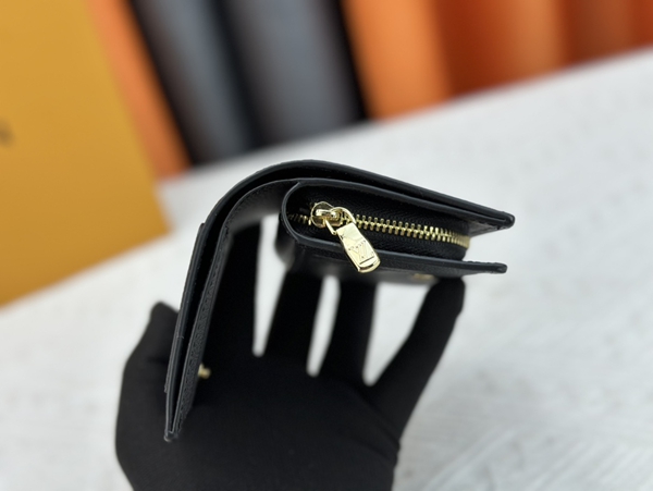 LVコピーウォレット着用イメージ